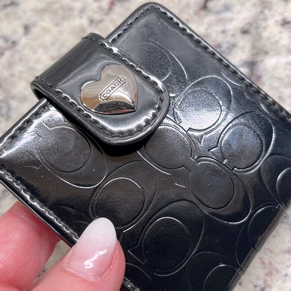 Coach Black Patent Leather Compact Mirror with Heart Accent EUC - Picture 9 of 10